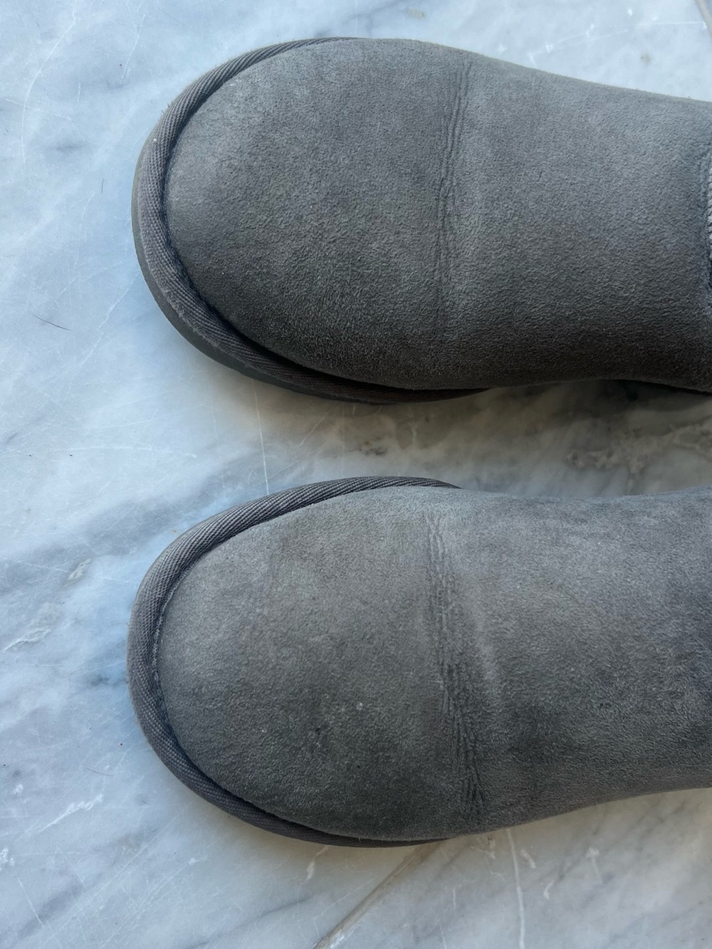 Authentic UGGS gray women size 7 - Picture 3 of 7